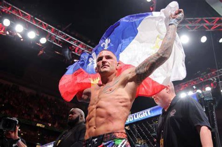 What nationality is Dustin Poirier parents?