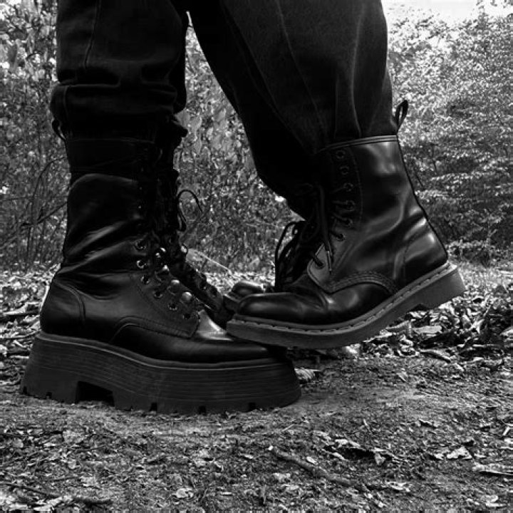 What shoes do metalheads wear