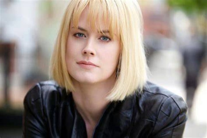 Who is Abigail Hawk? See Net-worth, Quote, Awards, Fact, Wiki