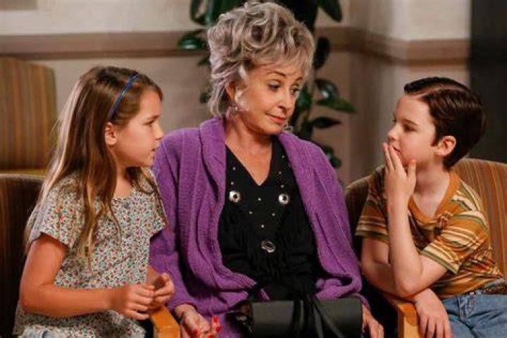 Who is Annie Potts? Find Net Worth, Quote, Awards, Fact, Wiki