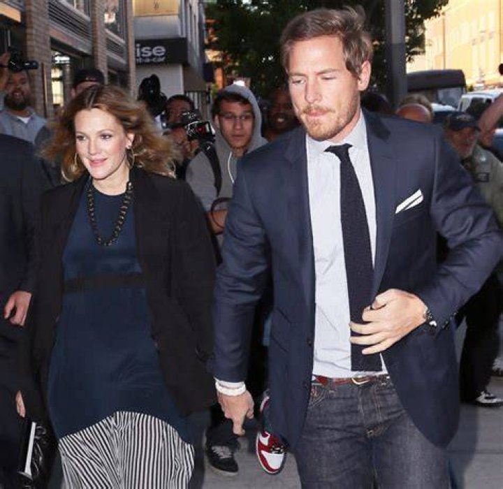 Who is Drew Barrymore’s husband now? Is Drew Barrymore single?