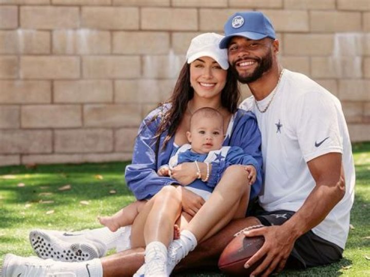 Who Is Elliott Prescott? Meet Dak Prescott Brother – Age & Girlfriend