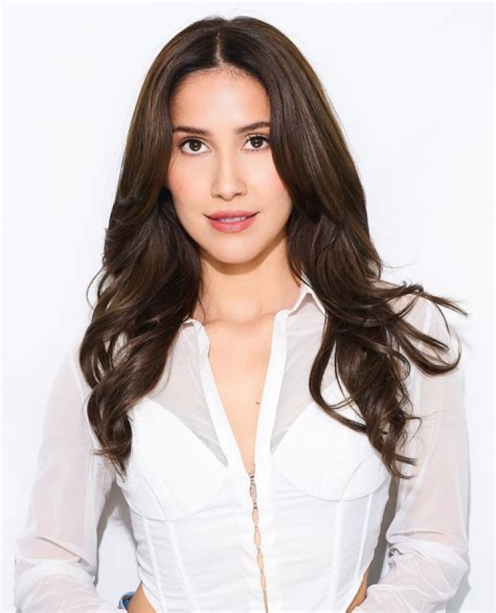 Who Is Emily Roslyn Villarreal? Her Age Wikipedia Affairs Boyfriend And Instagram