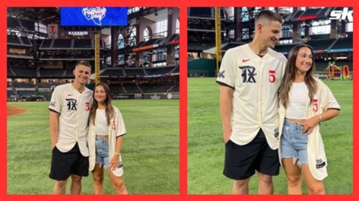 Who is Kyle Seager’s wife Julie Seager?