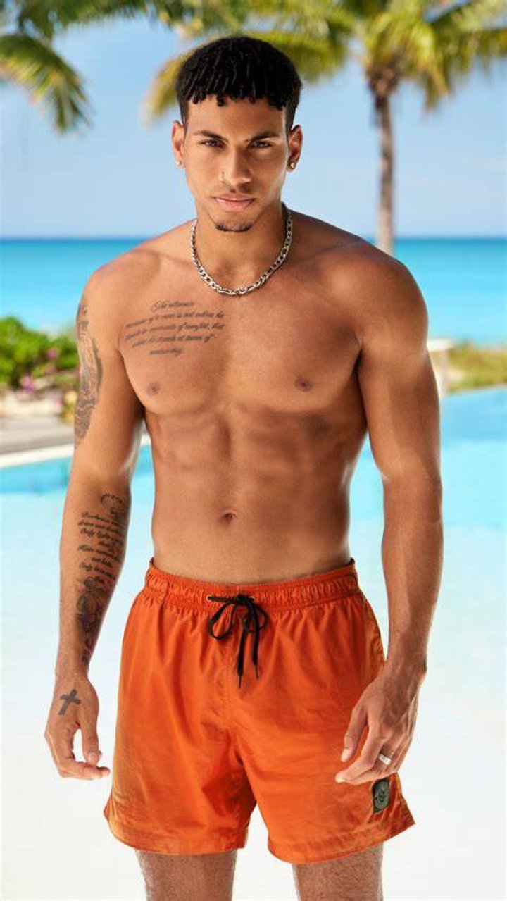 Who Is Leandro David From Too Hot To Handle Brazil? Meet The Swimmer-Model On Instagram