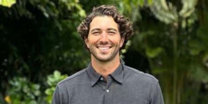 Who Is PJ Henderson on Bachelorette? Age Wikipedia and Instagram