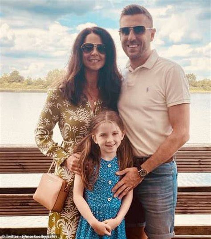 Who Is Vikki Layton Sister? Meet Mark Selby First Wife On Instagram