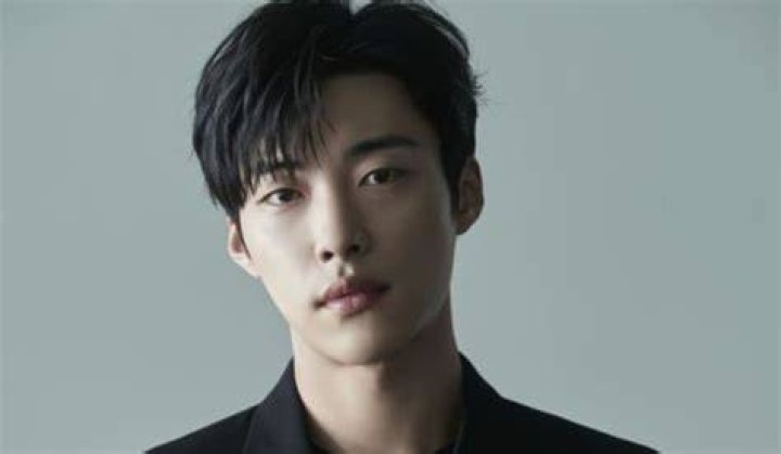 Woo Do-hwan (Actor) Wiki, Bio, Age, Height, Weight, Net Worth, Girlfriend, Facts