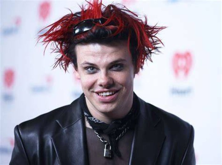 Yungblud’s Religion: Has He Had A Plastic Surgery? Hair And Partner Details