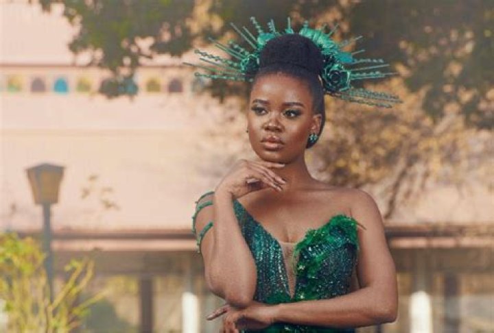 Zikhona Bali – Biography, Age, Career & Net Worth